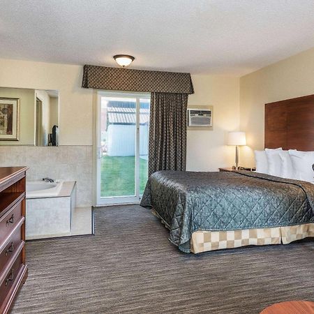 Travelodge By Wyndham Gananoque Eksteriør bilde
