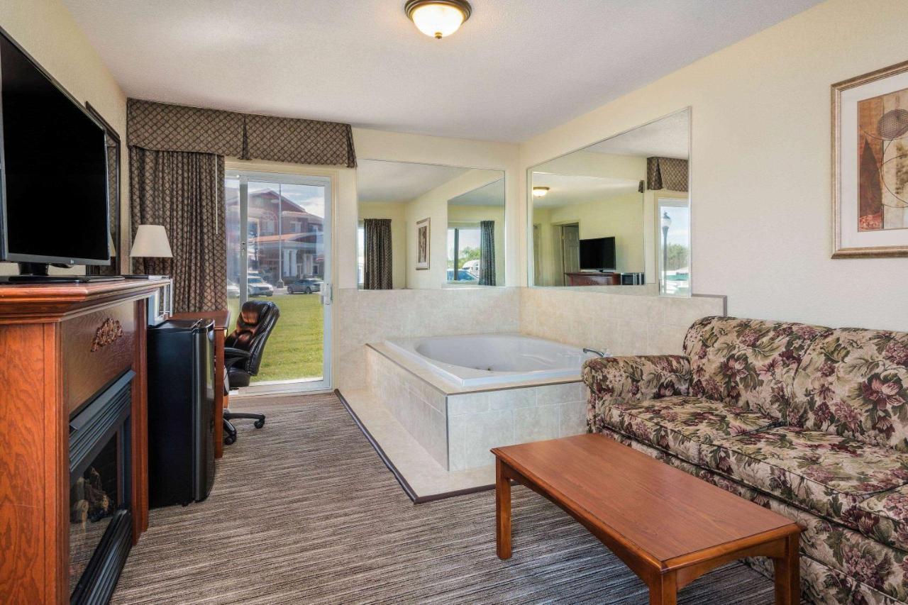 Travelodge By Wyndham Gananoque Eksteriør bilde